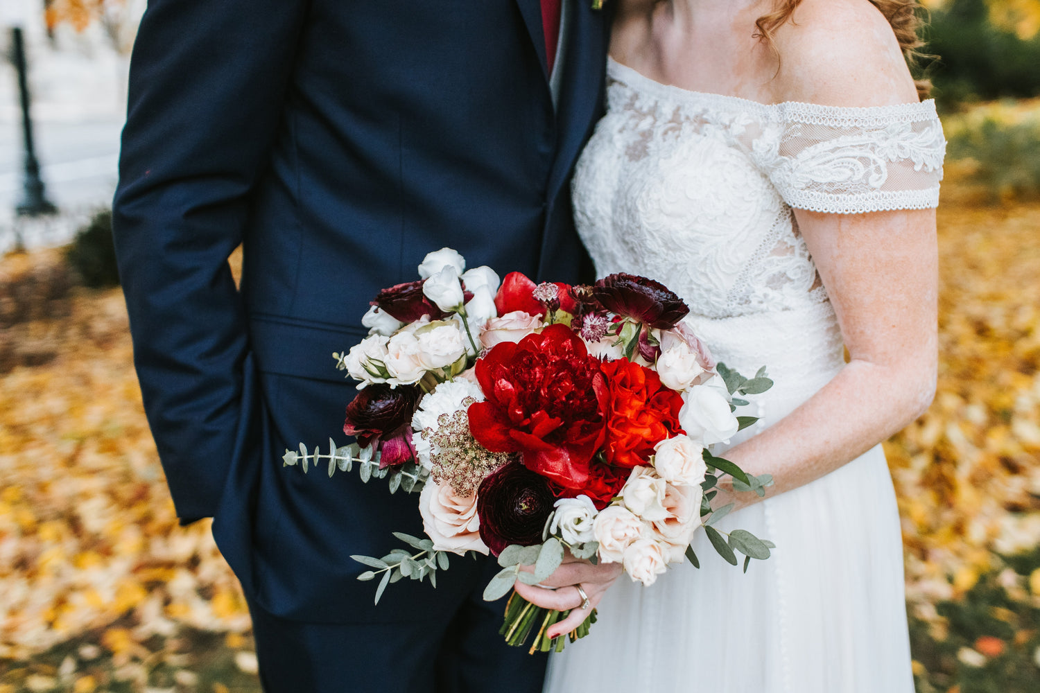 Cincinnati wedding florist specializing in garden style arrangements. Garden inspired bridal bouquets.